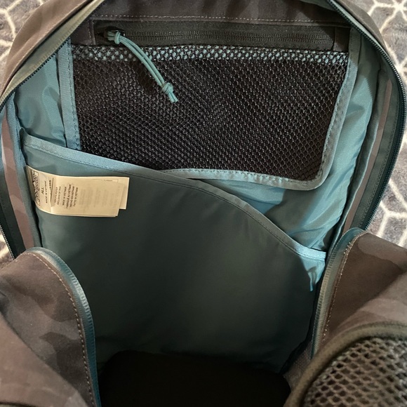 Selling my Patagonia 3 set waterproof sold together!! Great for traveling. - Picture 8 of 14